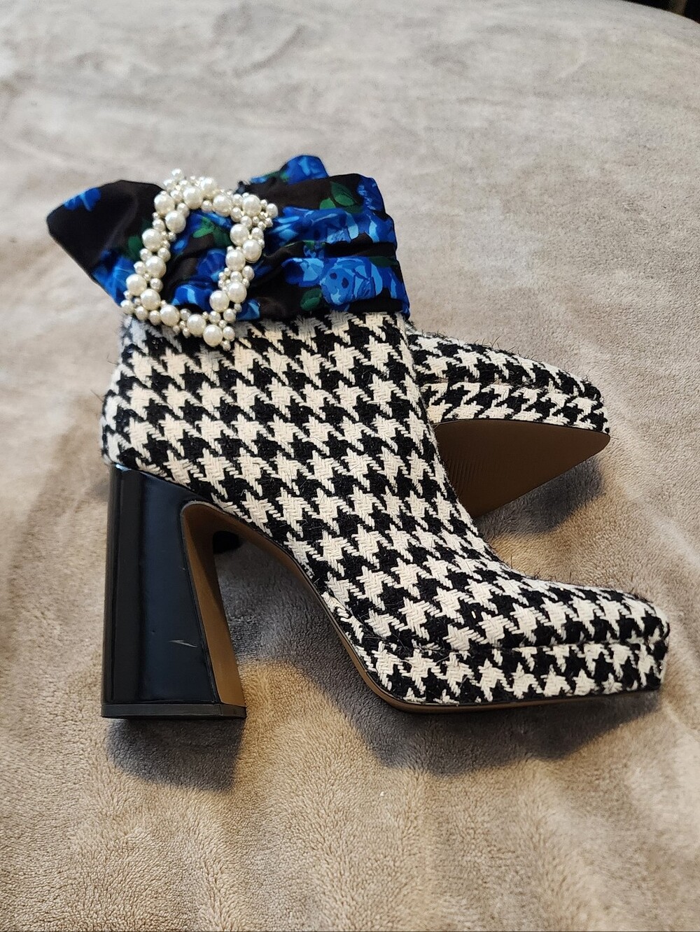 Betsey Johnson Iris Ankle Boots 7.5 – Houndstooth, Floral Accents & Pearl Buckle